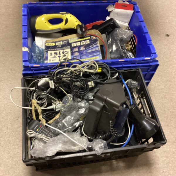 Mixed cable lot with Philips and Vox components for vintage electronics.