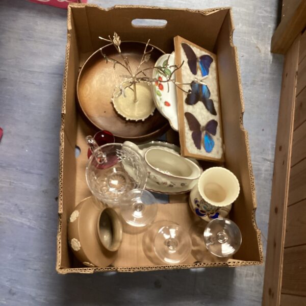 Mixed lot of vintage china and a butterfly picture for collectors.