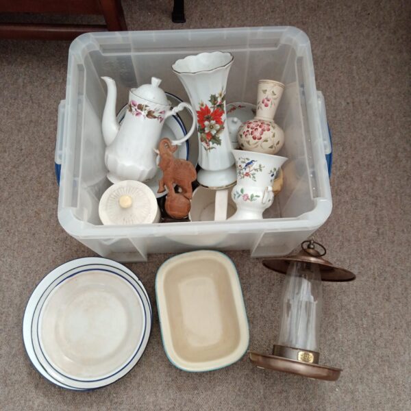 Mixed china lot with Aynsley and enamel dishes on display.