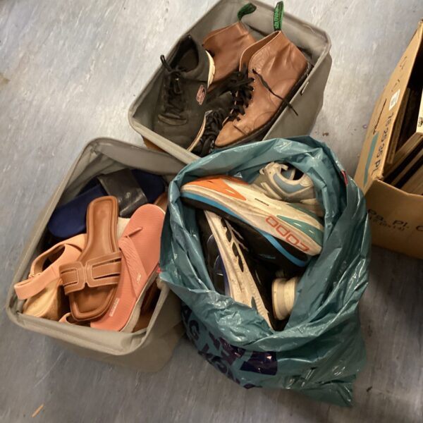 Mixed footwear lot with Sketchers trainers and assorted shoes.