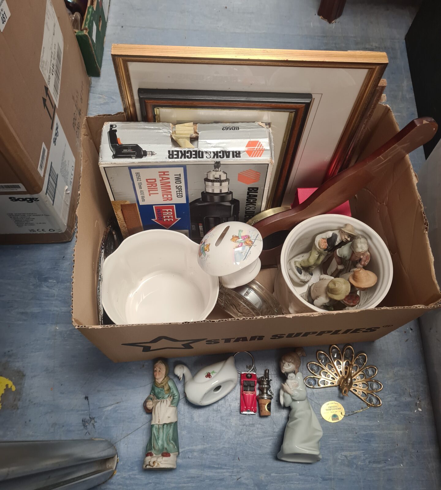 Mixed lot of collectibles including a barometer and Lladro figurine.