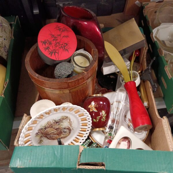Vintage mixed lot with wooden barrel and Carlton Ware vase.