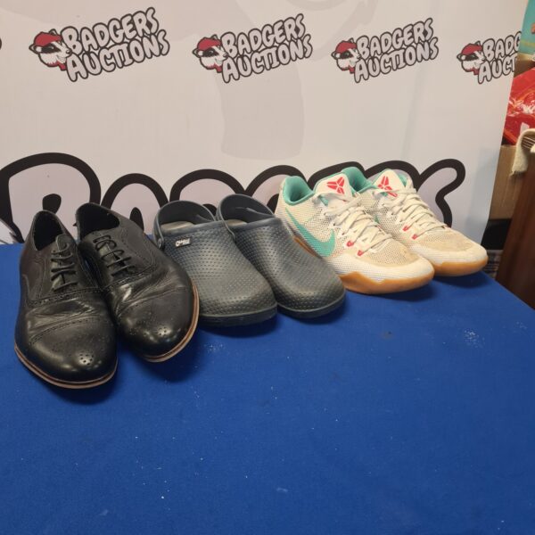 Mixed lot of mens shoes including leather shoes and trainers.