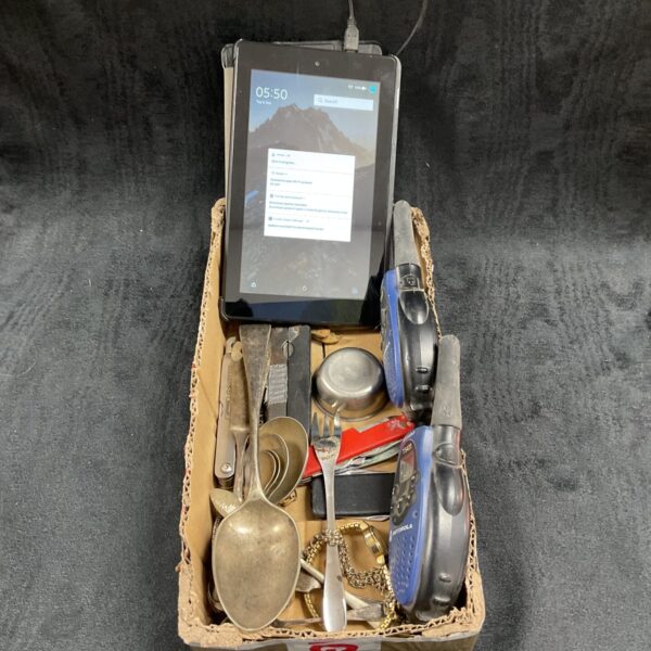 Tray of mixed oddments including vintage knives, watches, and a Kindle.