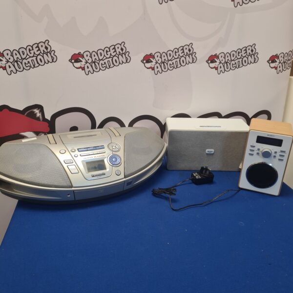 Front view of the Panasonic RX-ES25 portable radio and CD player.