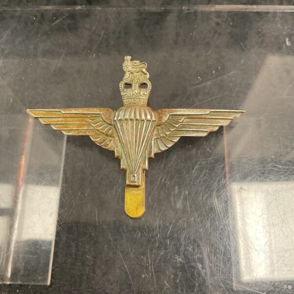 Vintage British Army Parachute Regiment cap badge, detailed front view.