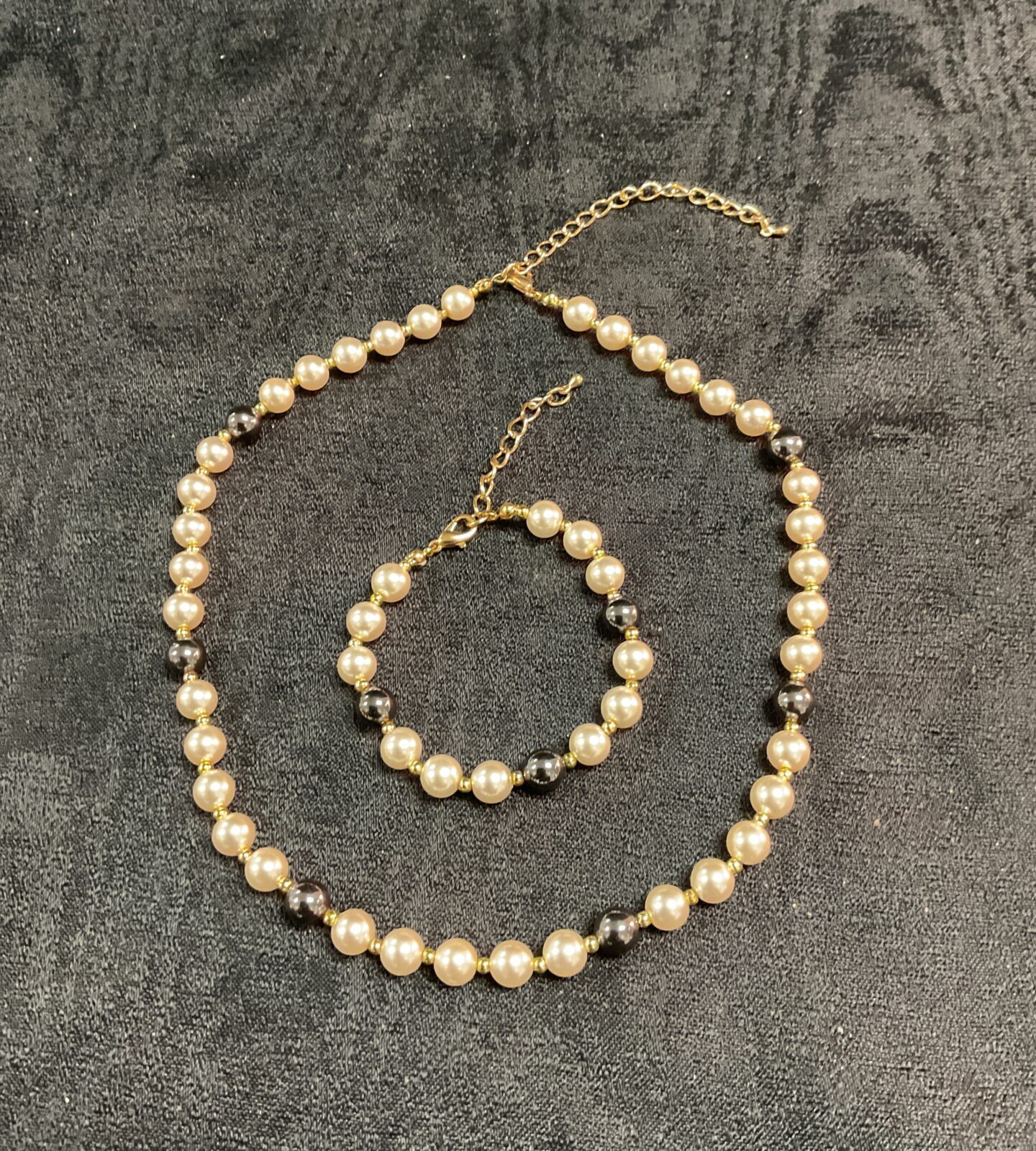 Cream pearl necklace and bracelet set, vintage jewellery.