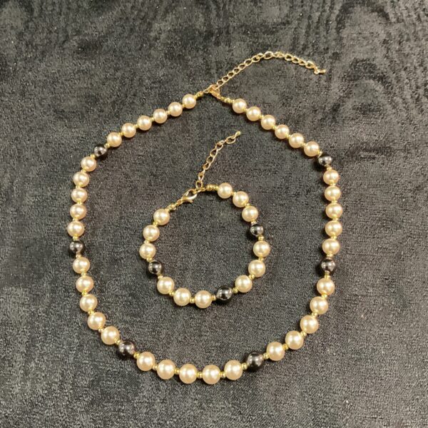 Cream pearl necklace and bracelet set, vintage jewellery.