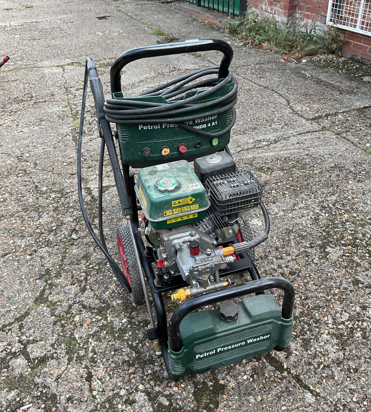 Working petrol pressure washer, model PHDB 4 A1, for garden cleaning.