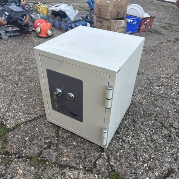 Vintage Phoenix 500 fire safe with key lock.
