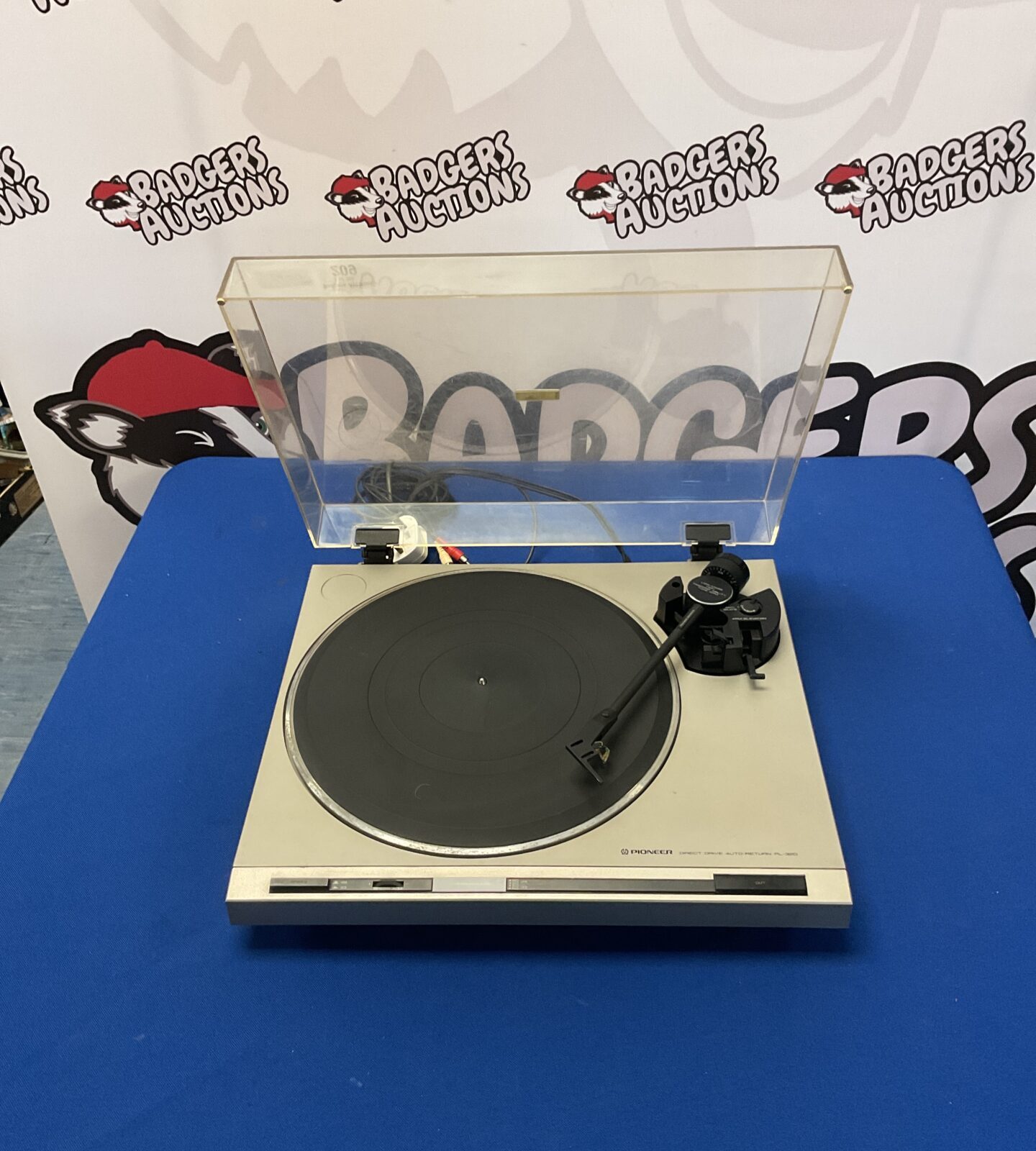 Vintage Pioneer PL-320 direct drive turntable in good condition.