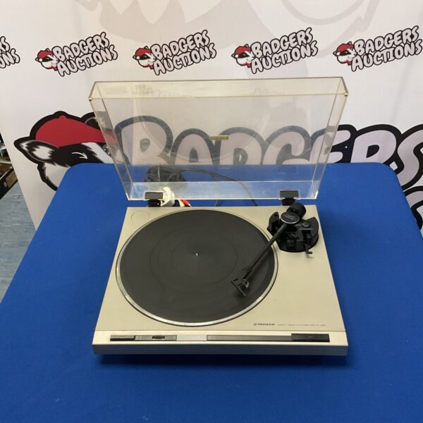 Vintage Pioneer PL-320 direct drive turntable in good condition.
