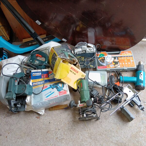 Power tool lot including Bosch router and planer.