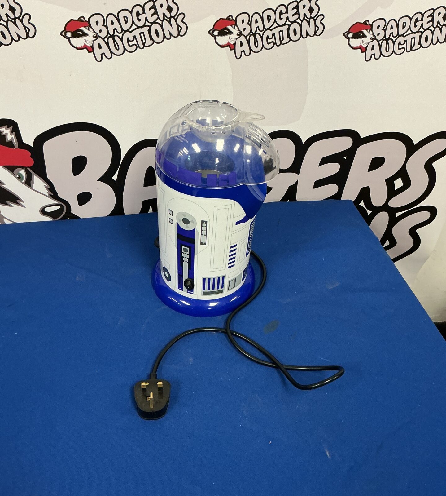 R2D2 popcorn maker appliance for Star Wars fans.