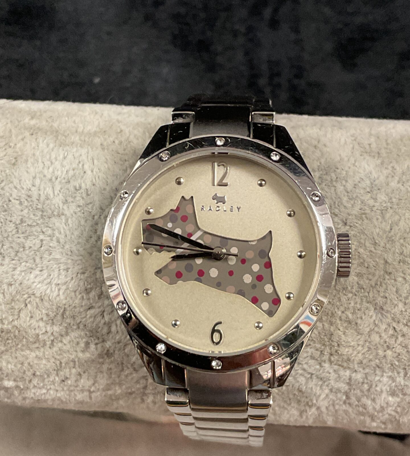 Stylish Radley wristwatch with a bag motif on the dial.