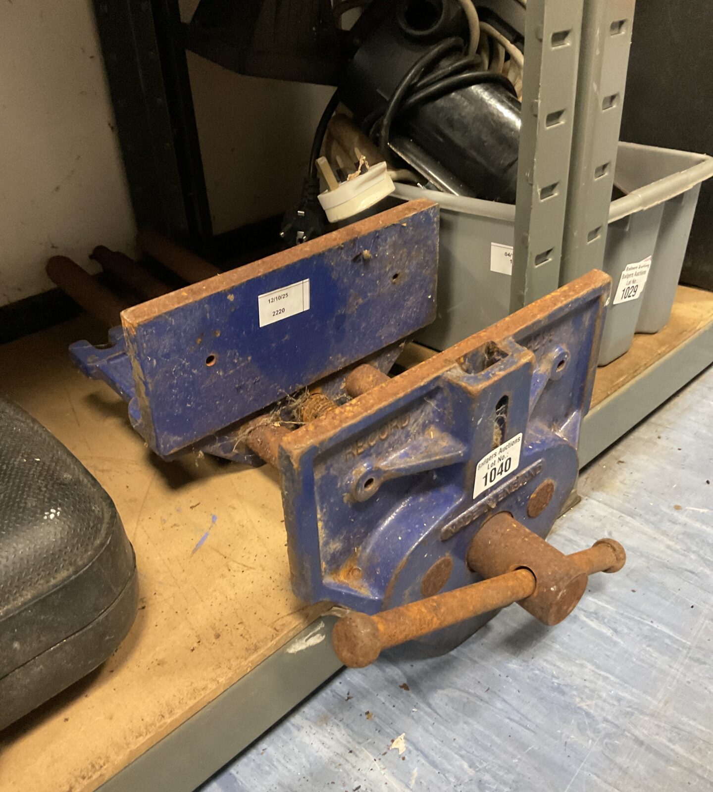 Vintage Record 52.5 bench vice in used condition.