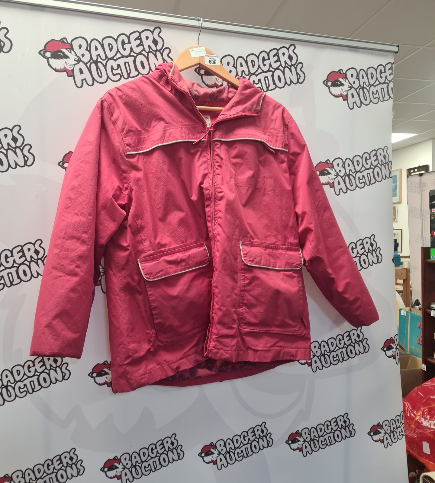 Ladies size XL Regatta waterproof jacket in good condition.