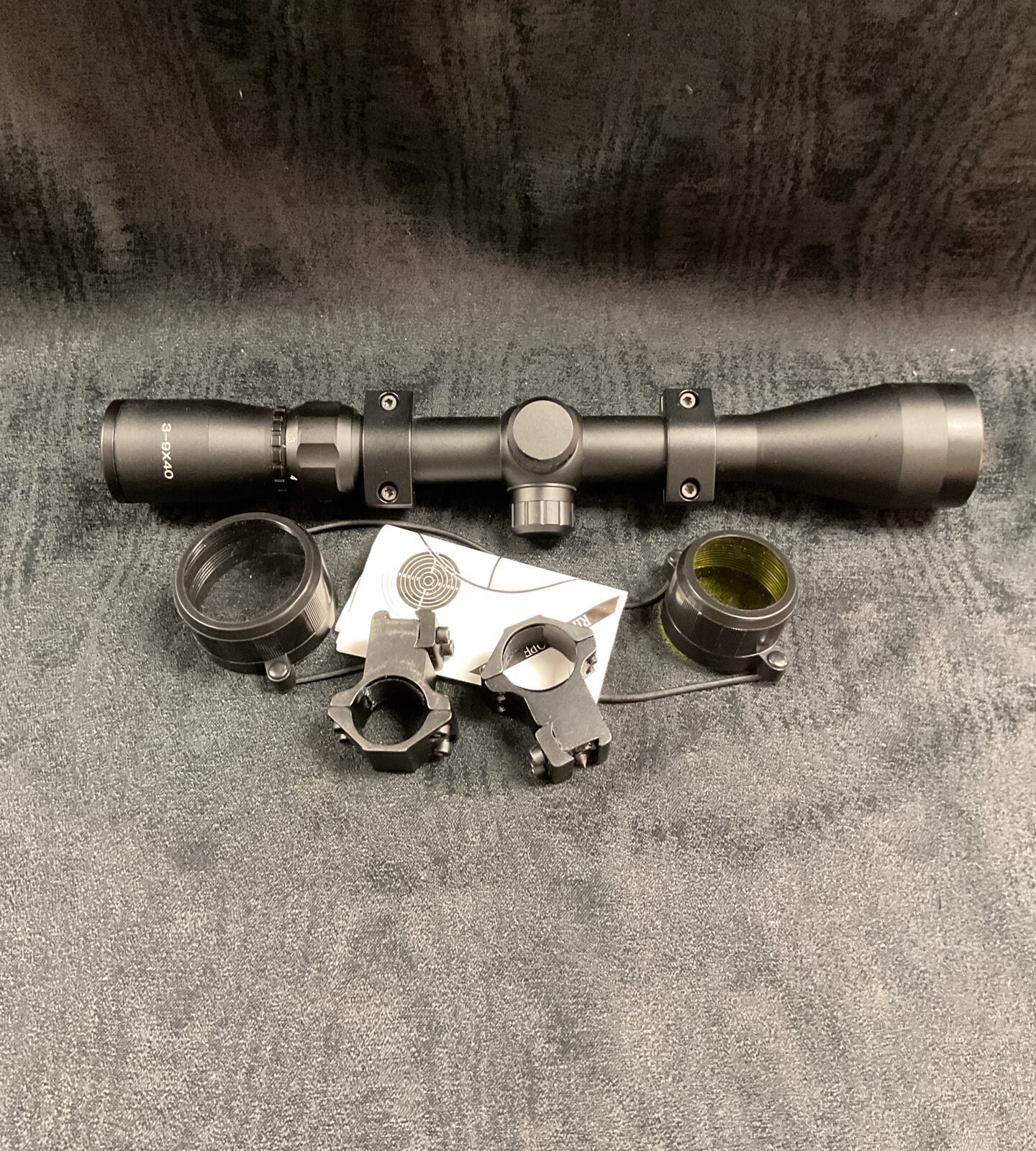 Riflescope 3-9x40 with two included sight mounts for rifles.