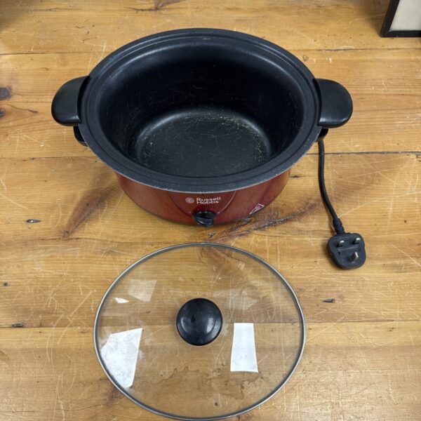 Medium-sized Russell Hobbs slow cooker with ceramic pot and lid.