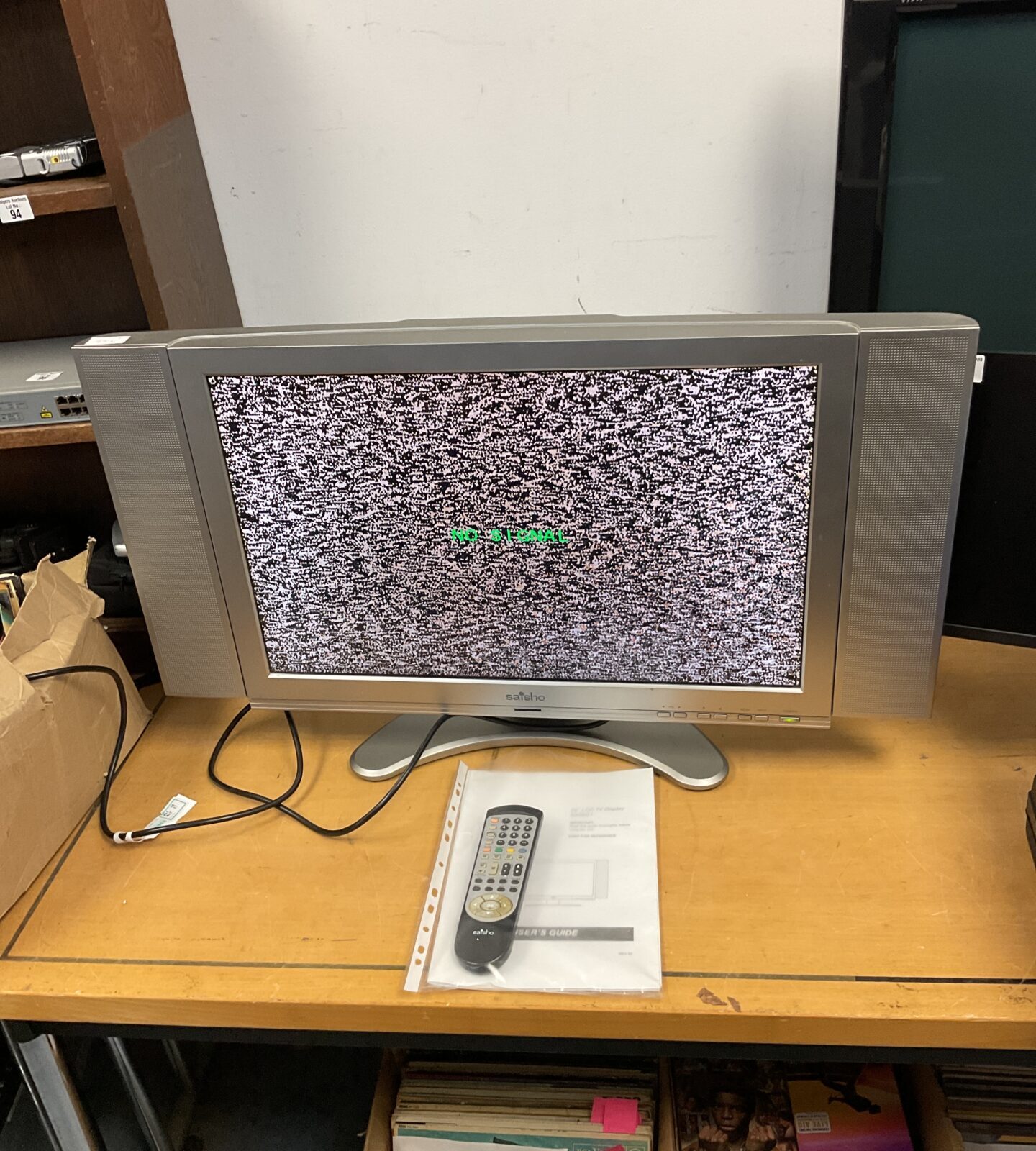 Saisho 26” TV model SX26G1 working with remote – Badgers Auctions