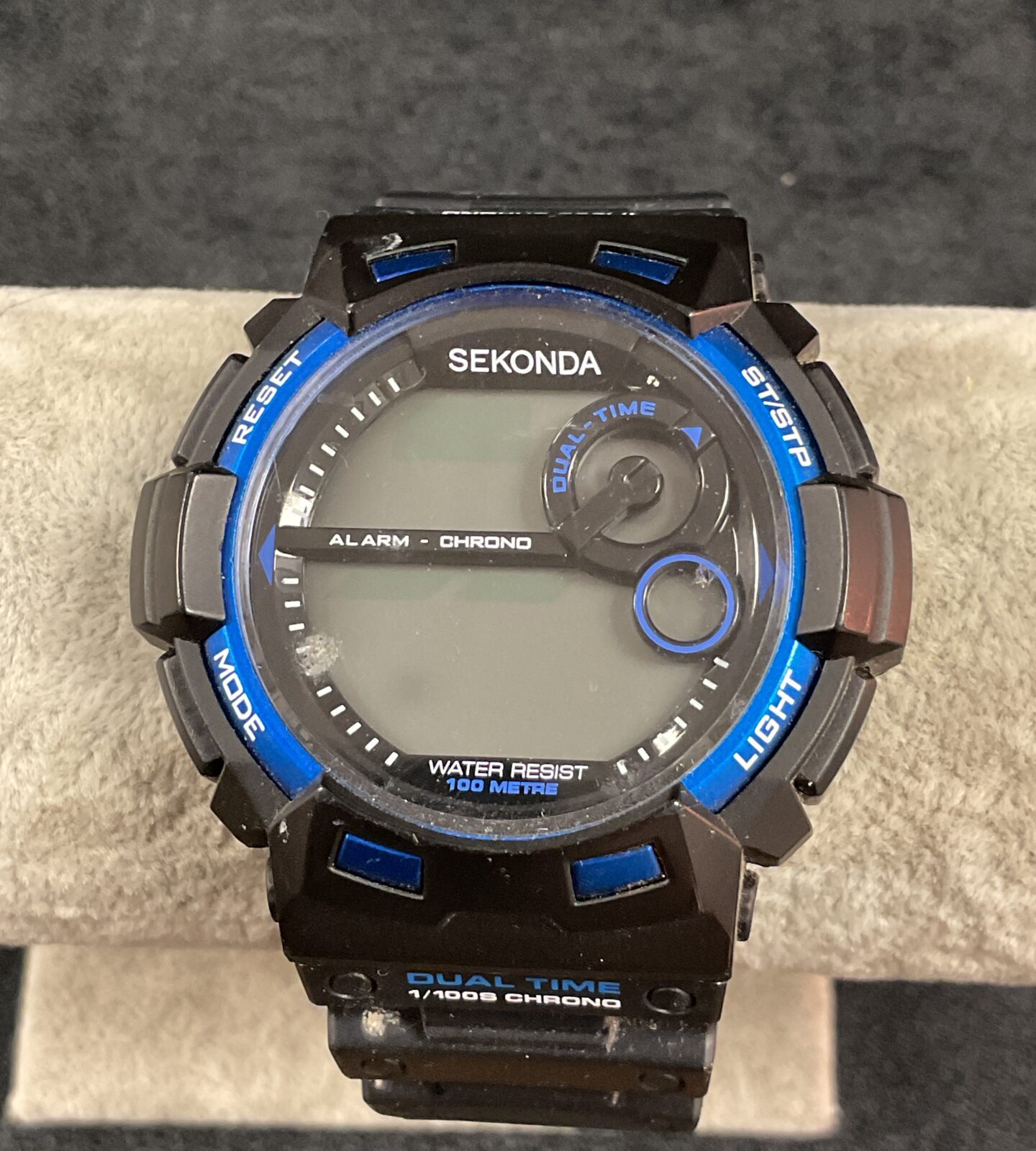 Sekonda digital watch with black strap and clear display.