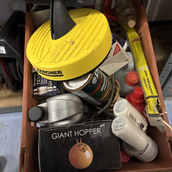 Tray of mixed garden and workshop tools, shed clearance lot.