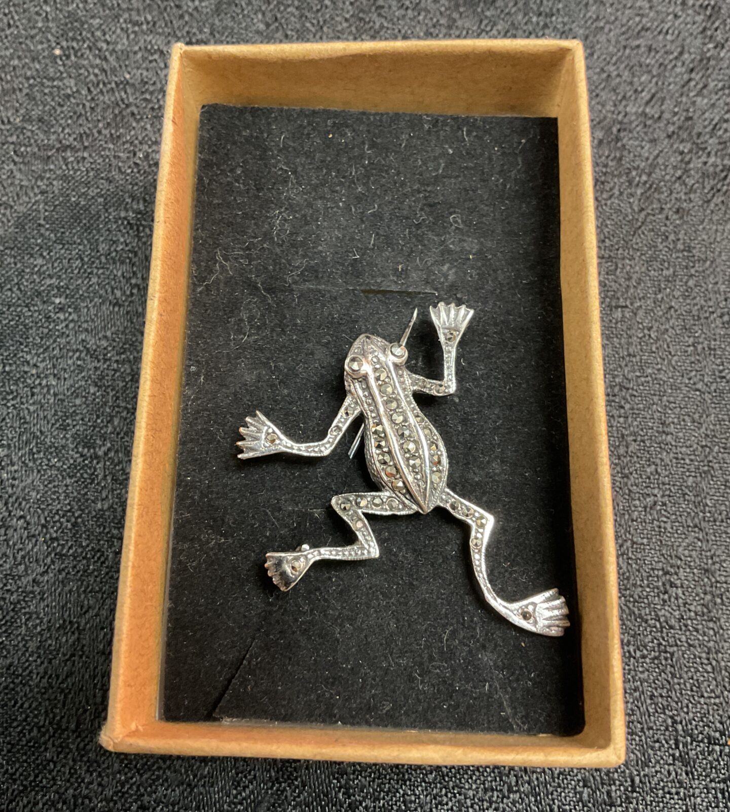 Vintage silver marcasite frog brooch, detailed animal jewellery.