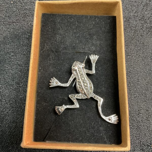 Vintage silver marcasite frog brooch, detailed animal jewellery.