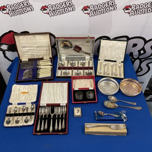 Vintage silver plate cutlery set in presentation box.