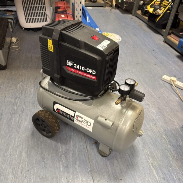 Sip Airmate 2410-OFD 24 litre air compressor for workshop use.