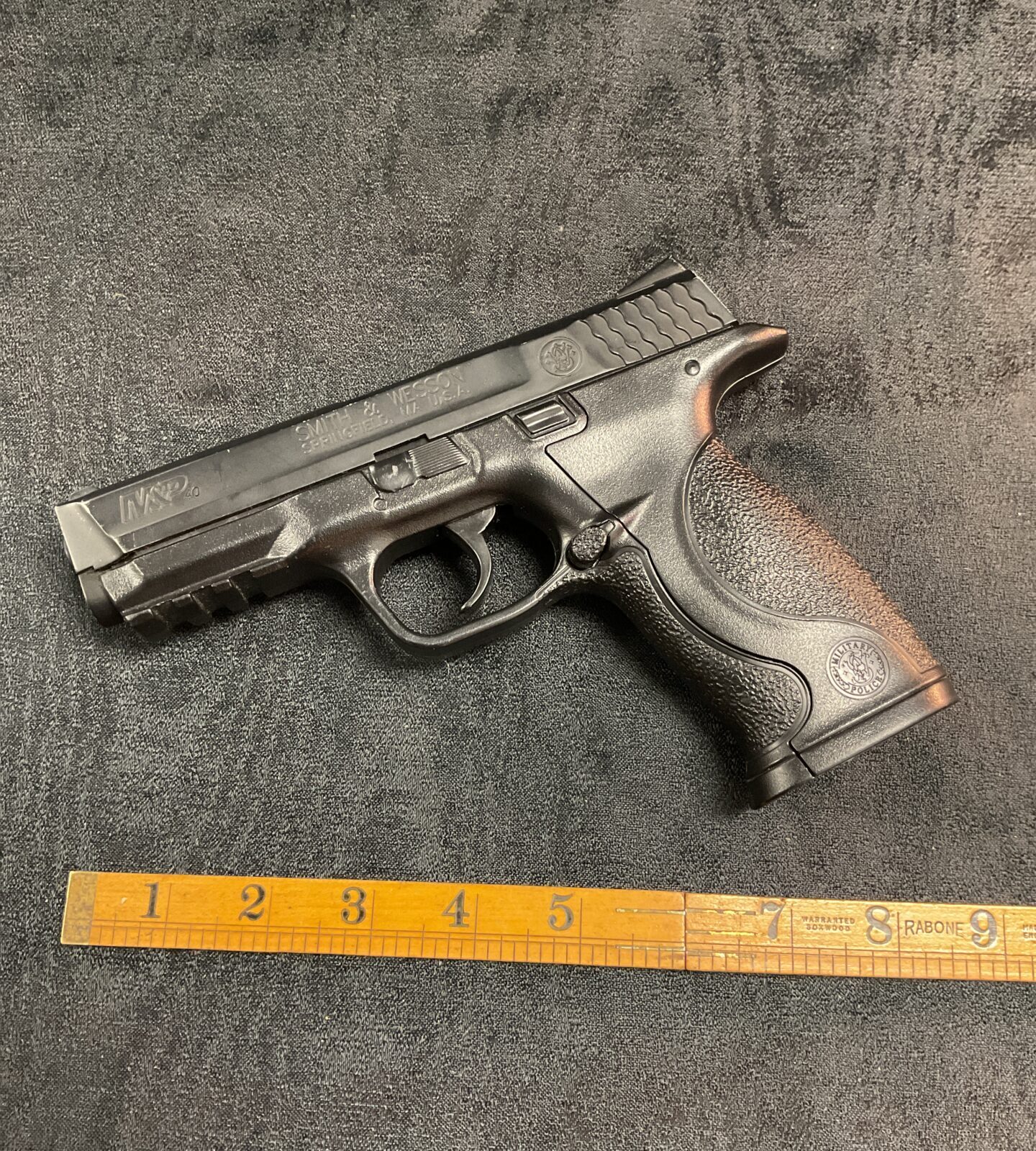 Smith and Wesson CO2 pistol, realistic .177 caliber airgun replica.