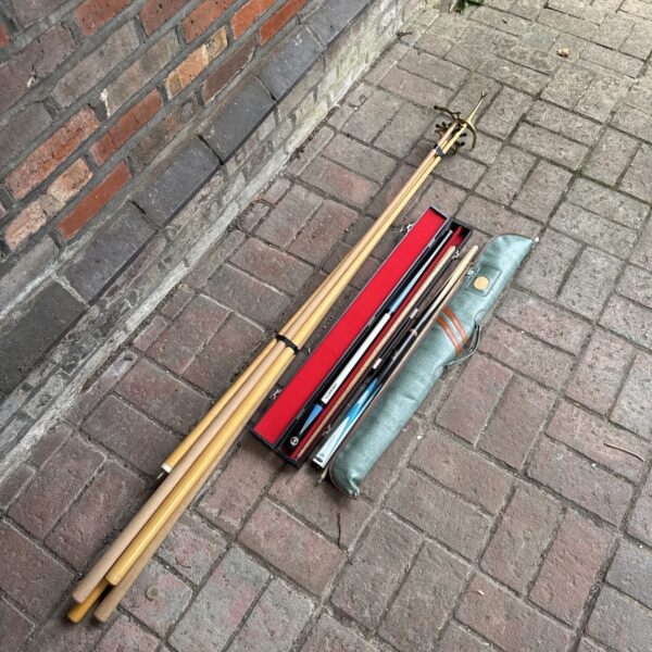 Snooker cue bundle including BCE Silver Bull and Mark Selby cues.
