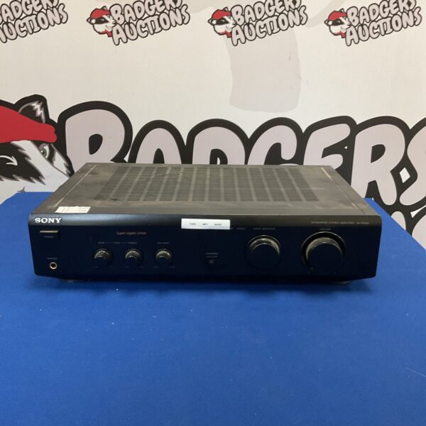 Vintage Sony TA-FE200 stereo amplifier in good condition.