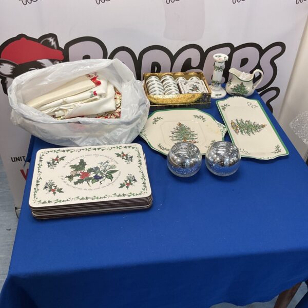 Lot of Spode Christmas Tree china for festive Christmas dining.