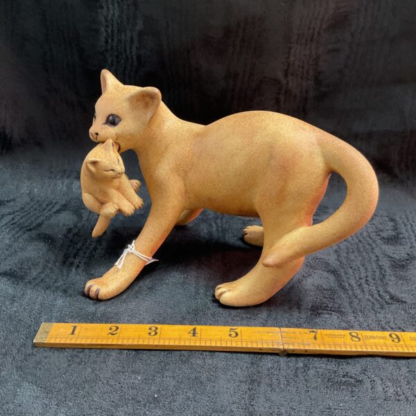 Vintage Suzi Marsh studio pottery cat and kitten figurine.