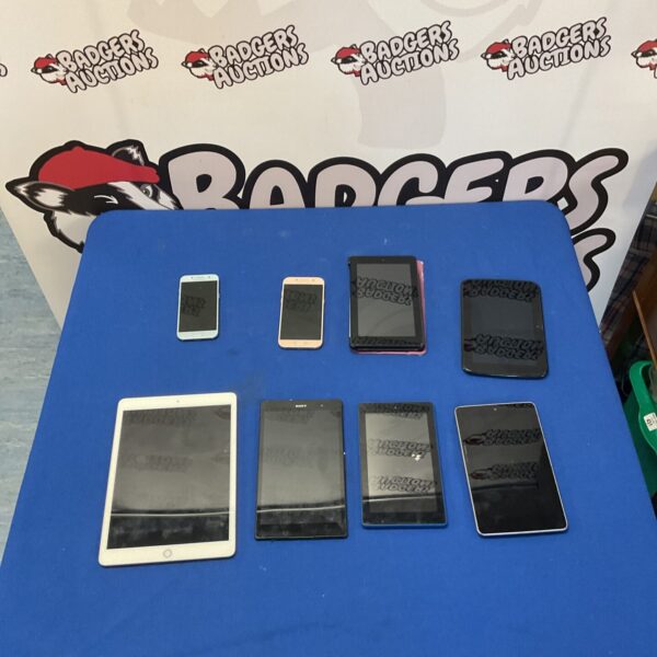 Tablet and smartphone lot including Samsung, Sony, and iPad devices.
