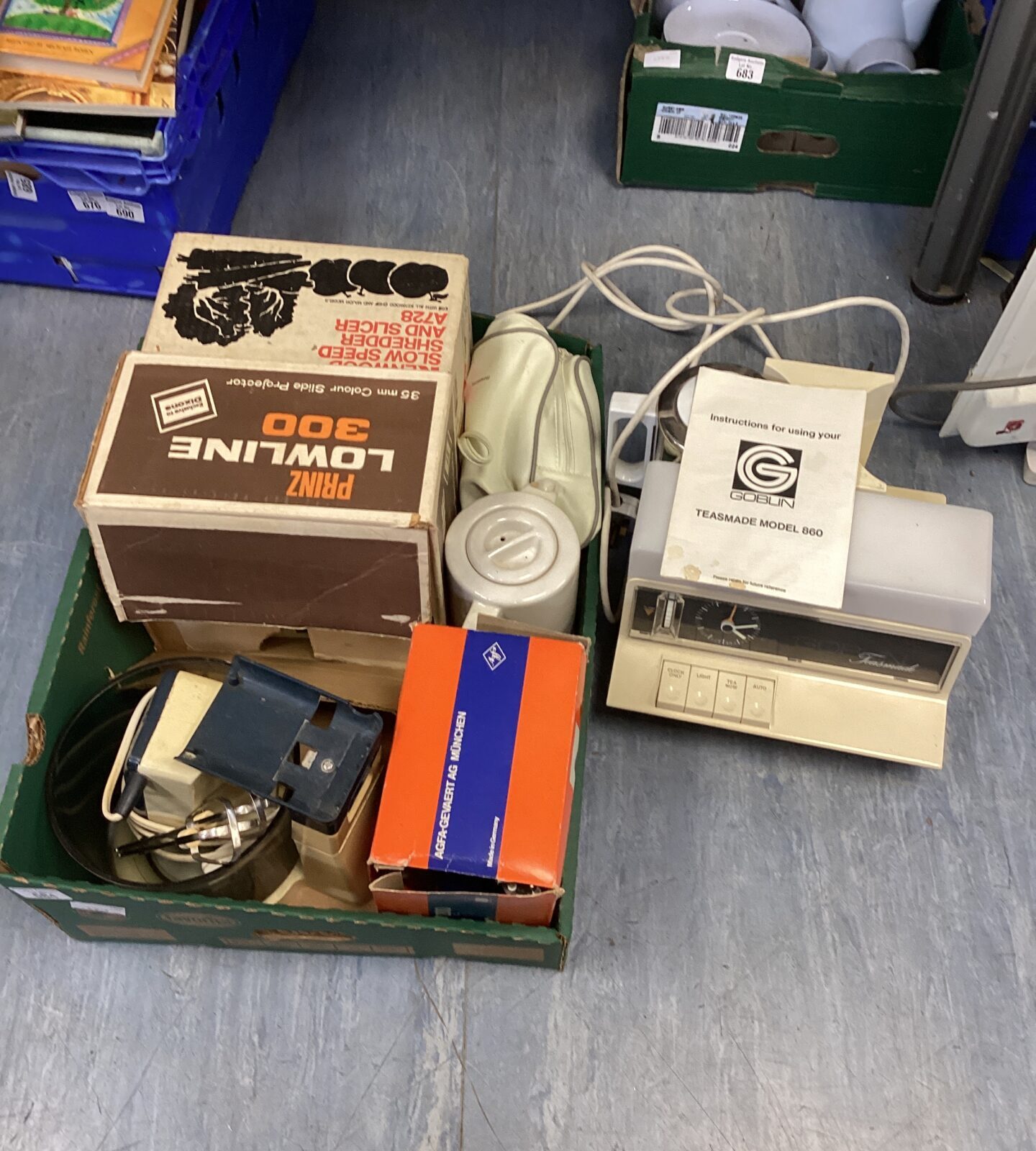 Vintage teasmade, slide projector, and Kenwood slicer/shredder in a mixed lot.