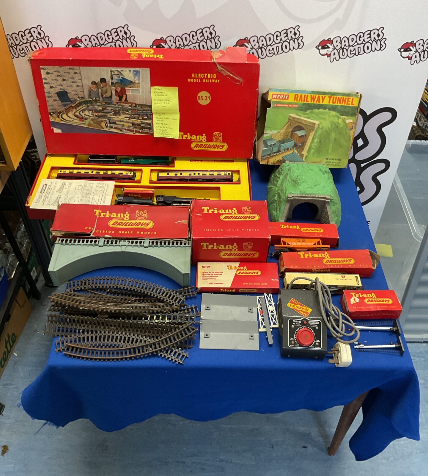 Vintage Triang Railways OO gauge model railway collection in boxes.