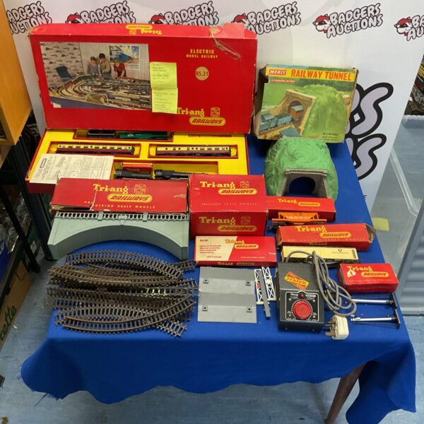 Vintage Triang Railways OO gauge model railway collection in boxes.