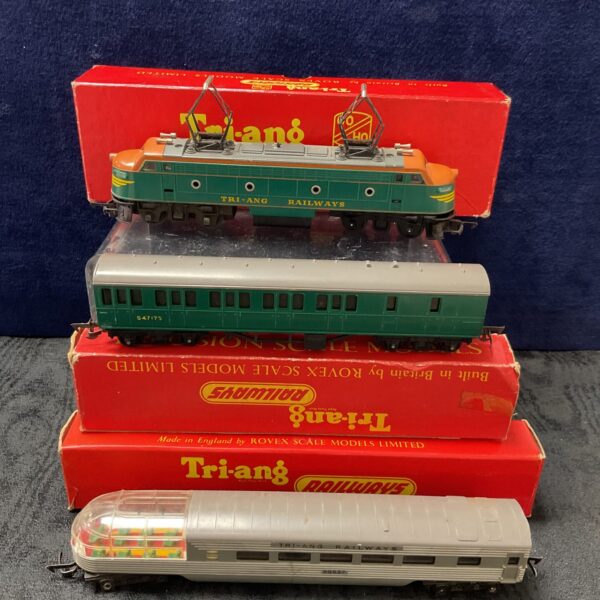 Vintage Triang Railways R257 locomotive in green livery.