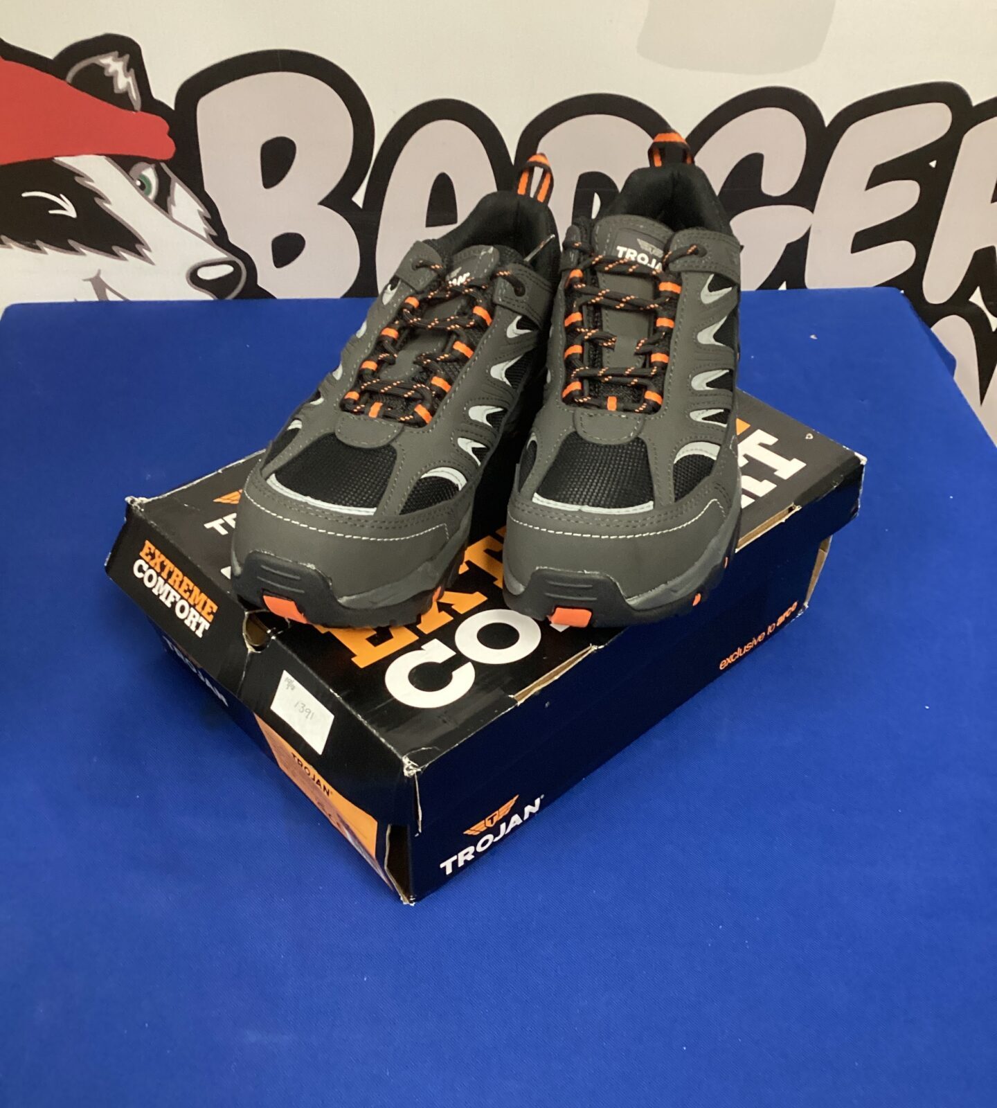 New size 9 Trojan safety shoes in original box.