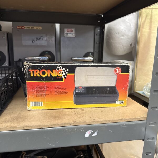 Vintage Tronic kh967 universal battery charger for automotive use.