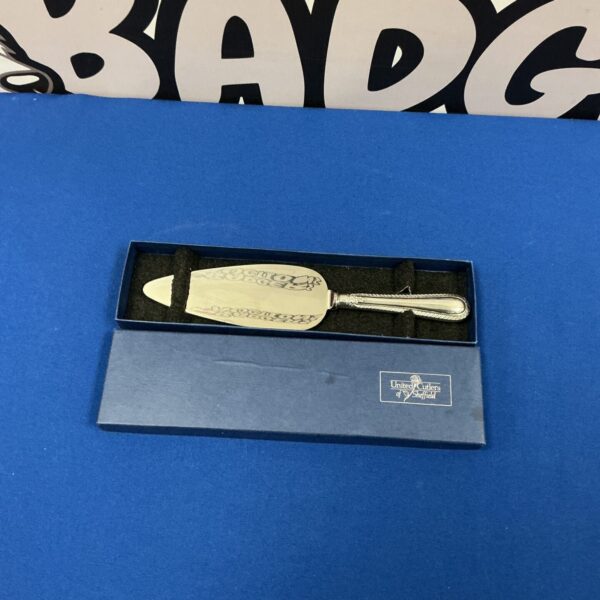 Vintage United Cutlers Sheffield cake knife with silver plated handle.