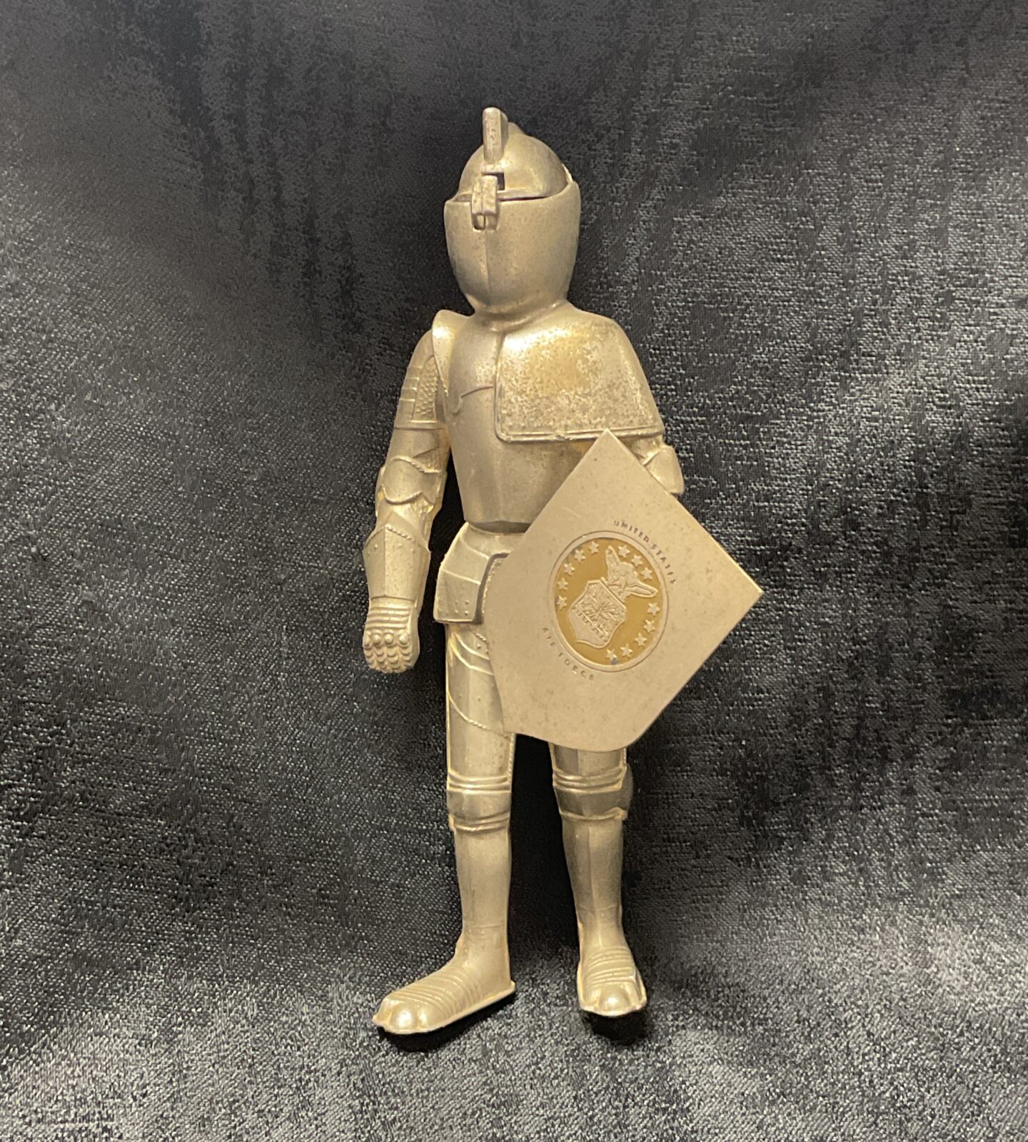 Vintage US Air Force Knight whitemetal lighter with shield.