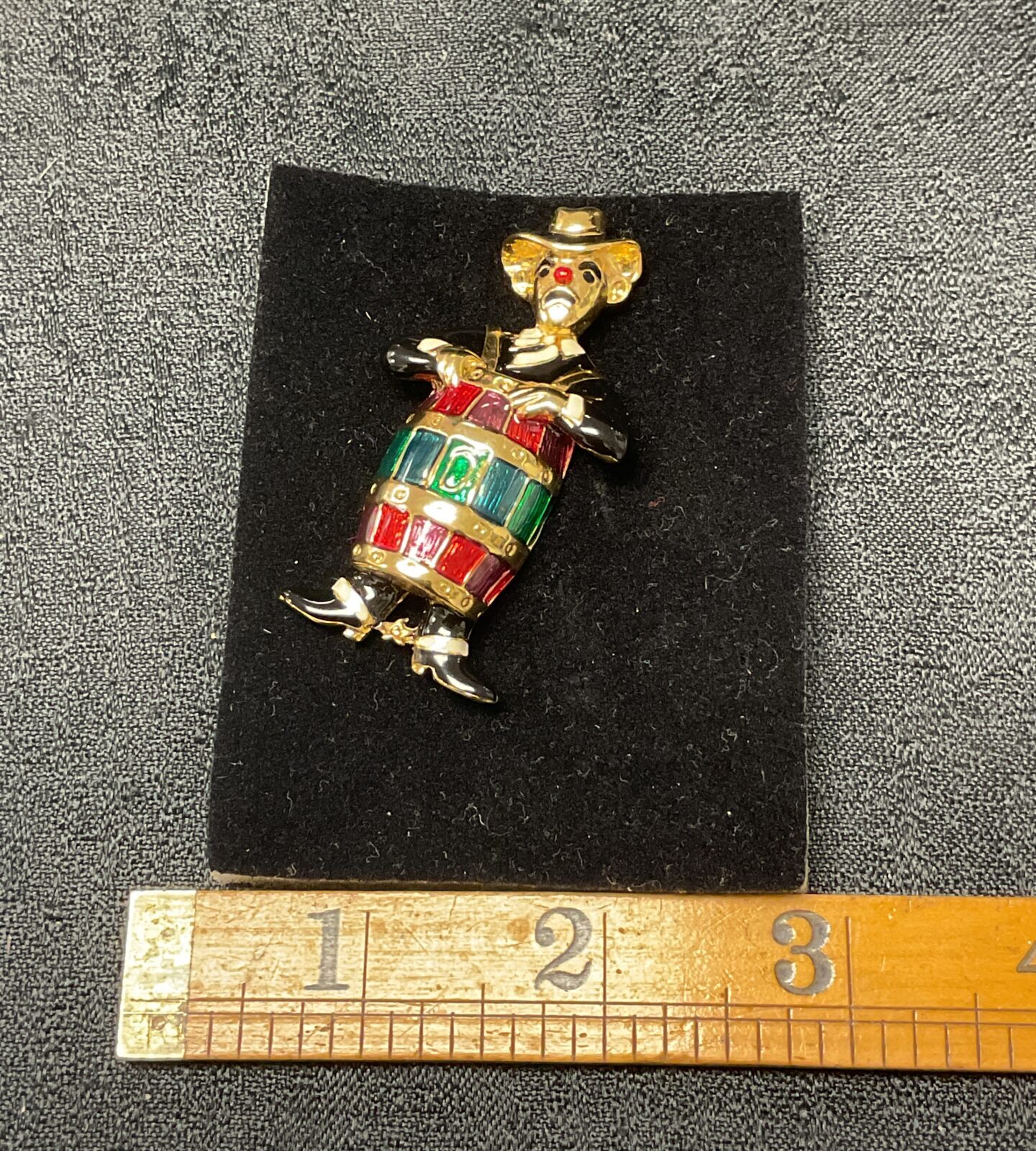 Vintage enamel clown brooch with colourful details.