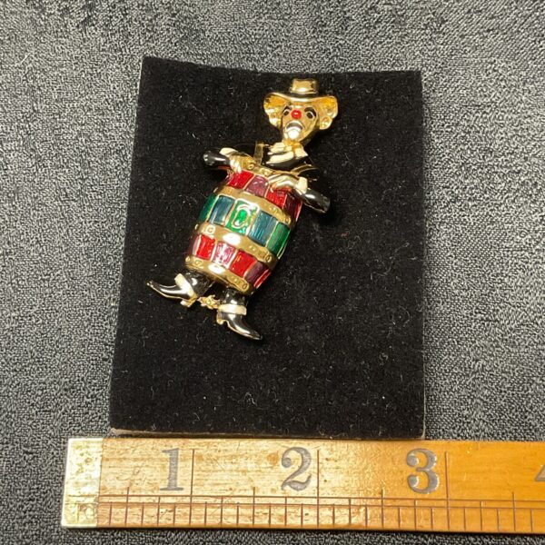 Vintage enamel clown brooch with colourful details.