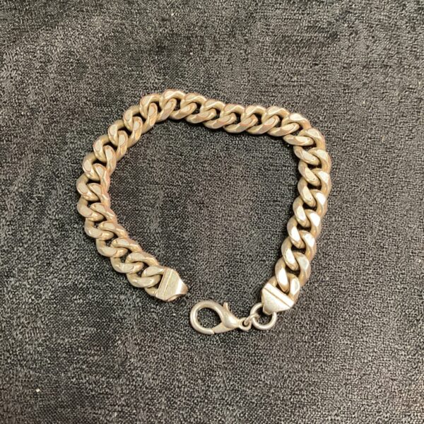 Gold tone vintage curb chain bracelet with lobster clasp.