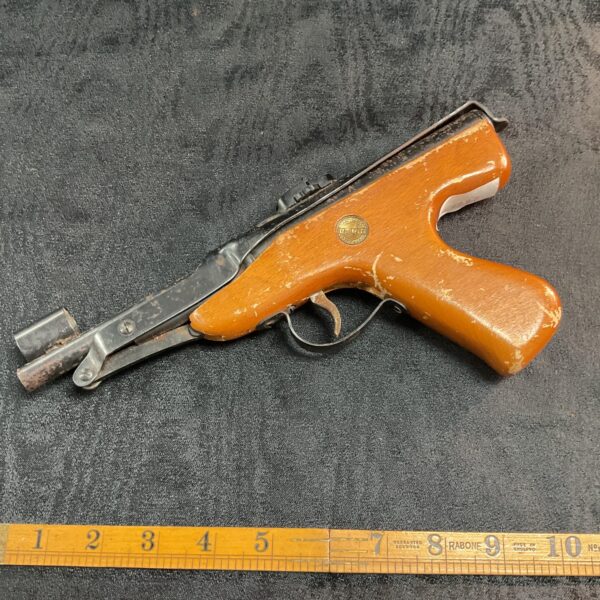 Vintage Diana .177 calibre air pistol in good condition.