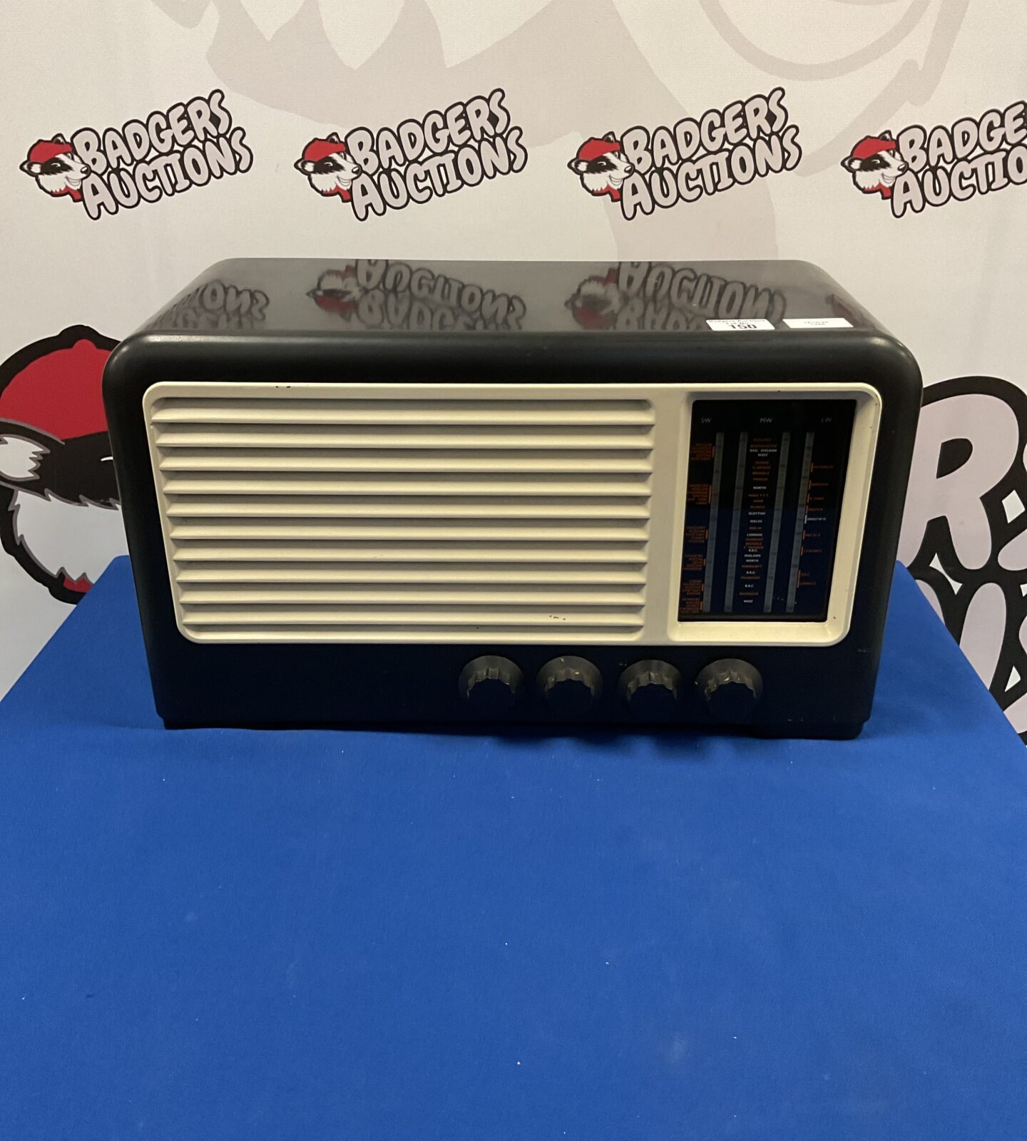 Vintage Ferranti 146 valve radio in good condition.