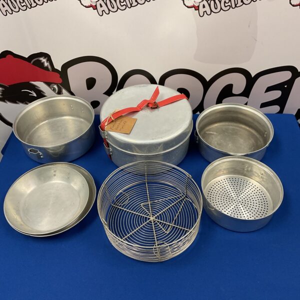 Vintage French aluminium mess tin with lid and handle.